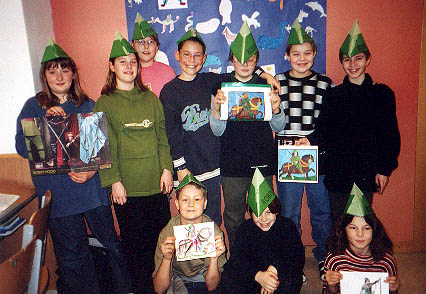 Schler mit den Robin Hood-Hten